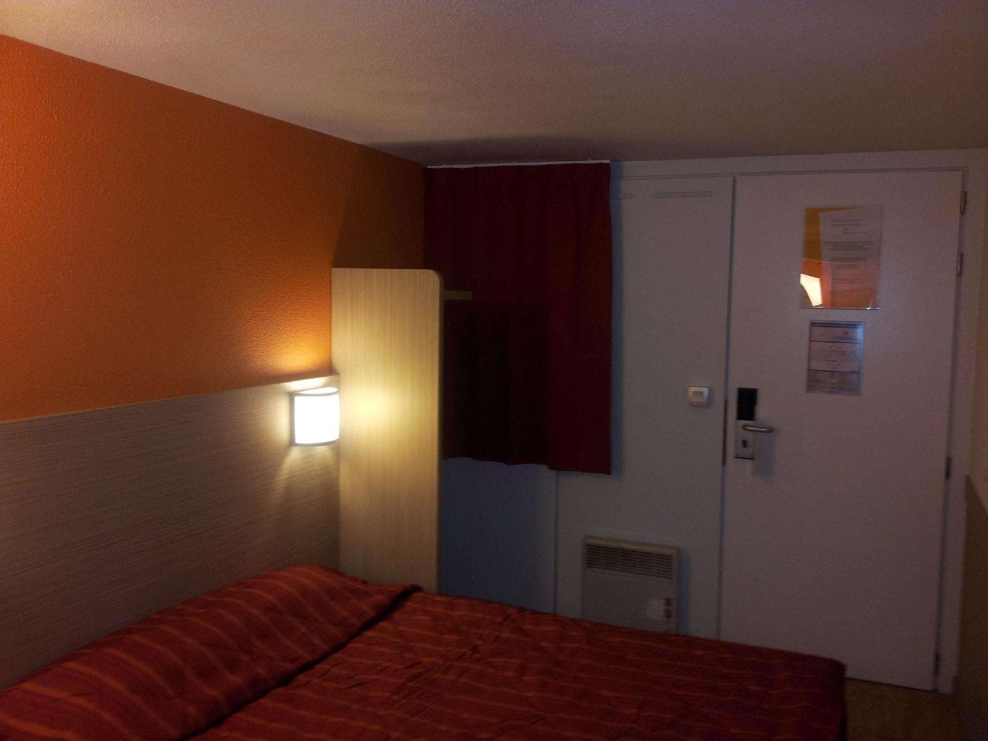 Premiere Classe Lyon Est Aeroport Saint Exupery Экстерьер фото